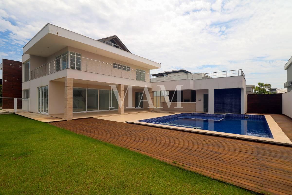 Casa moderna á venda no Condomínio Alphaville na Barra da Tijuca